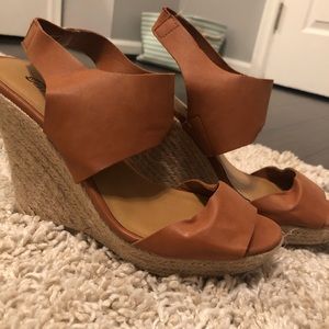 Never worn Breckelle’s wedges